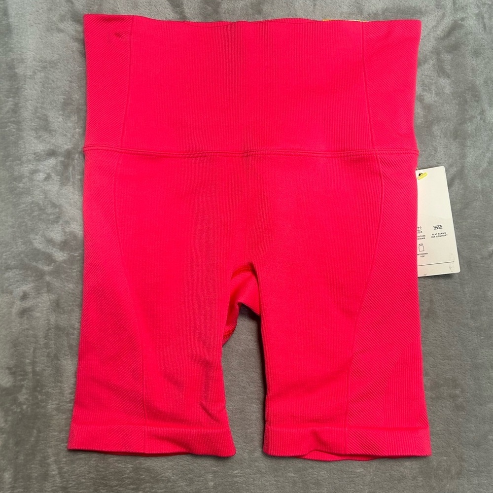 All in Motion High Rise 6” Biker Shorts Women’s Small Hot Pink